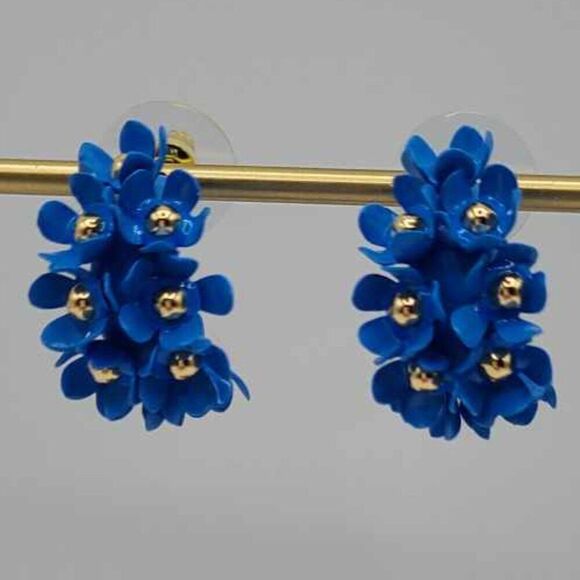 J Crew Resin Blue Floral Bouquet 1/2 Hoop Stud Earrings - Picture 8 of 8